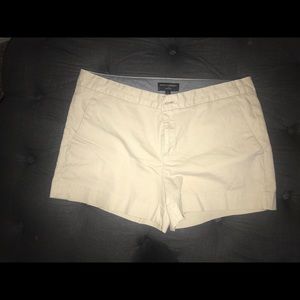 BANANA REPUBLIC KHAKI COTTON SHORTS